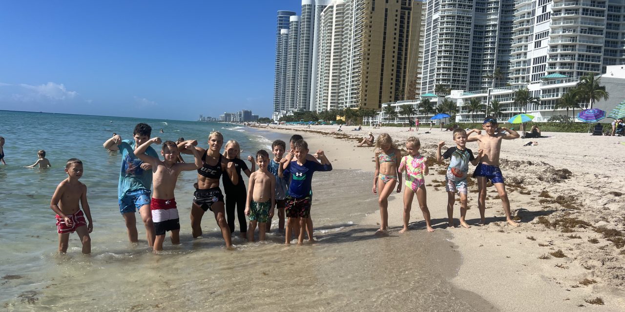 This Saturday the coaches of the Dynamo Sportscenter held another judo training session in the fresh air on the sand.